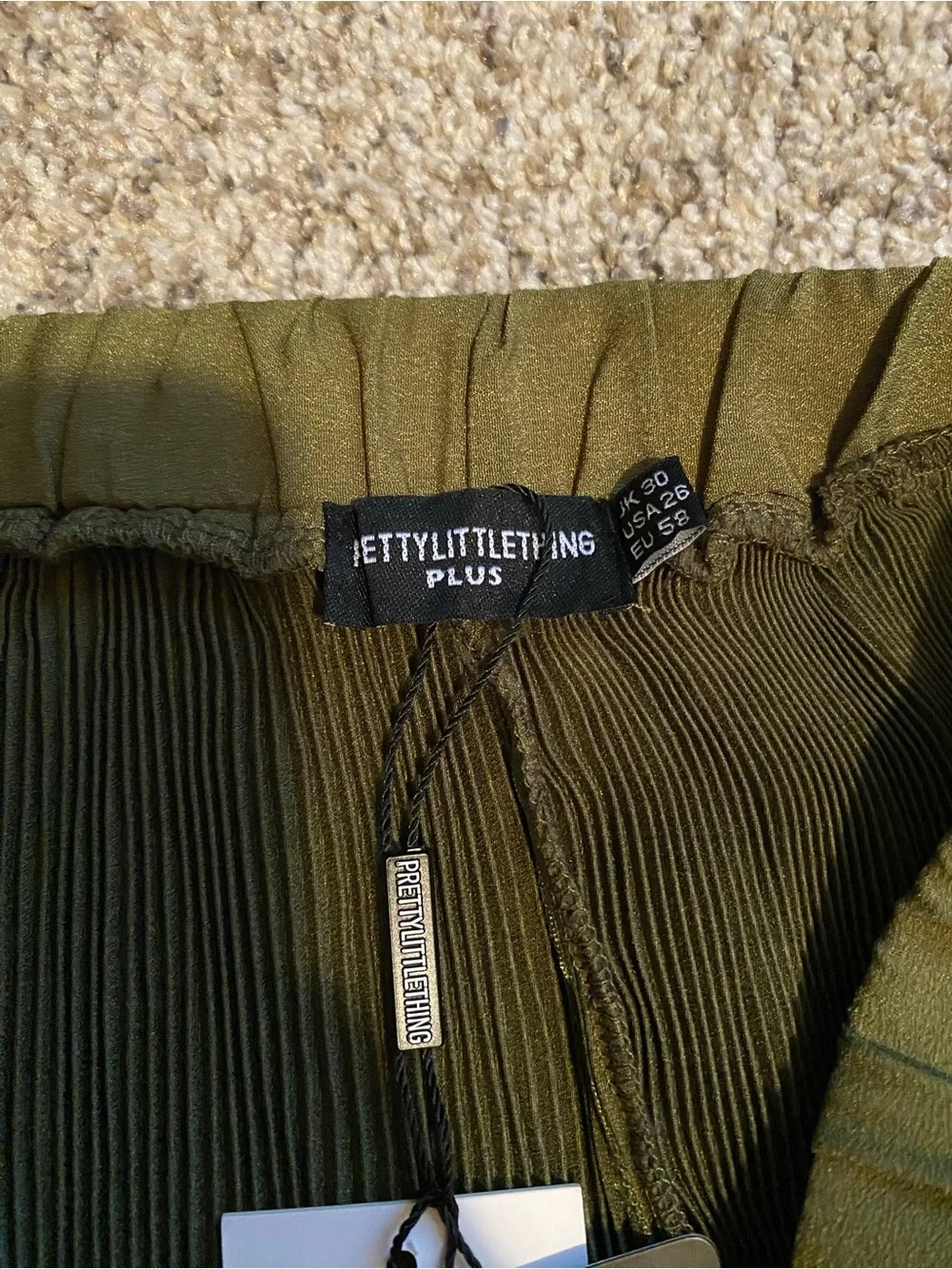 Olive Green Pleated Plisse Button-Up Blouse & Pant Set Size USA 26 NWT